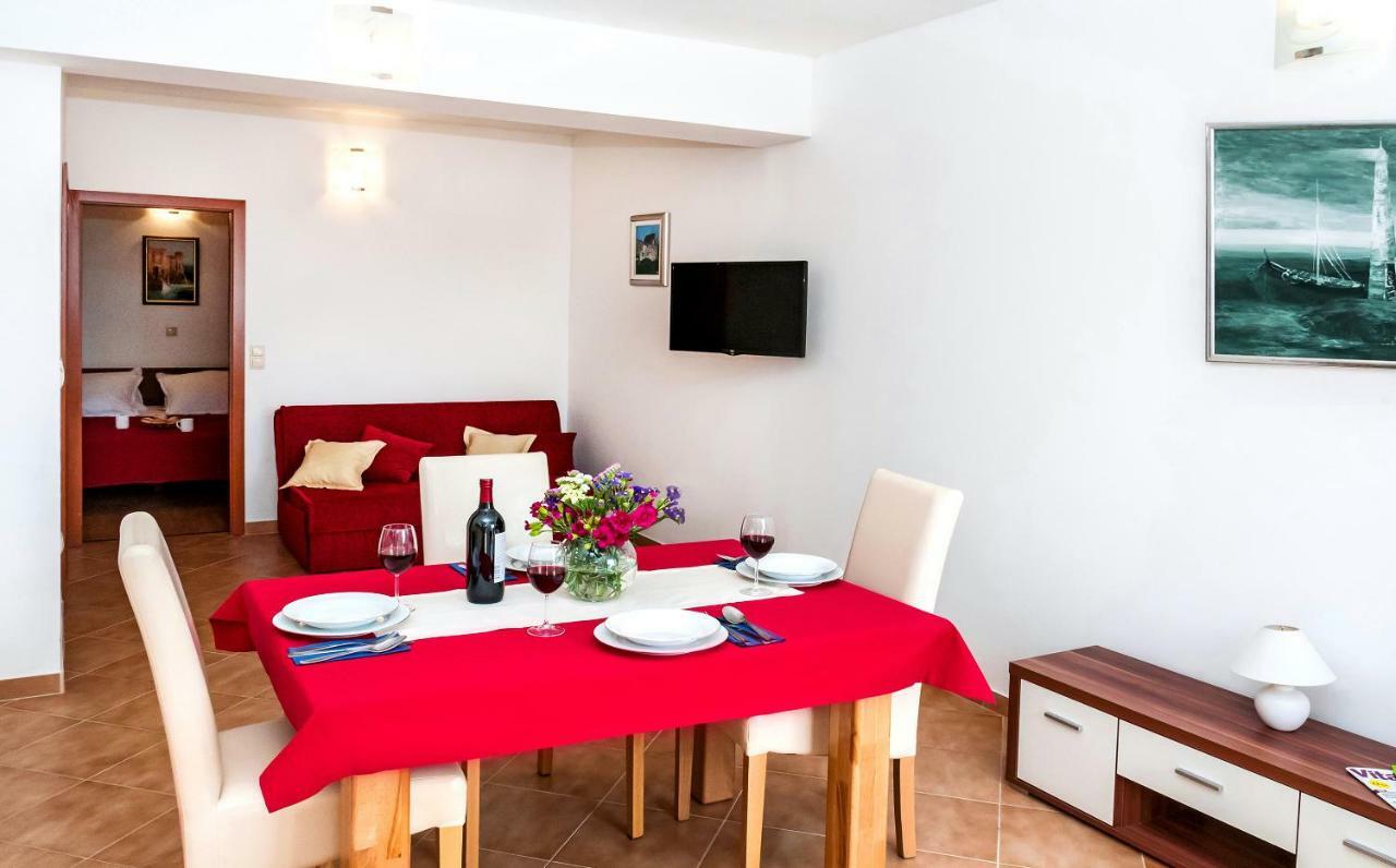 Apartmani Ami Подстрана Екстериор снимка