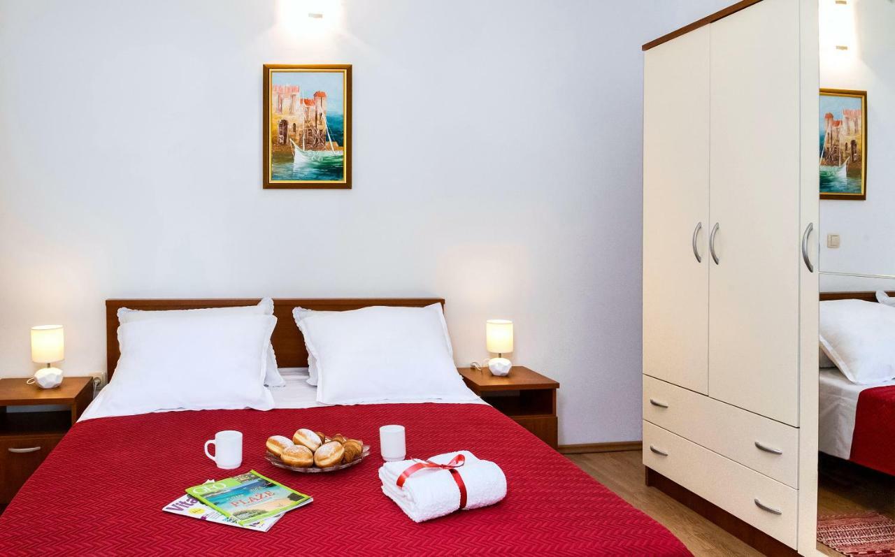 Apartmani Ami Подстрана Екстериор снимка
