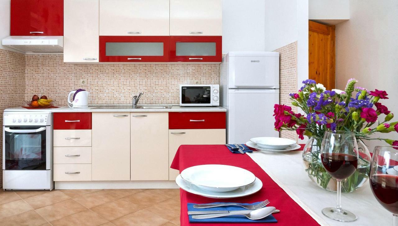Apartmani Ami Подстрана Екстериор снимка