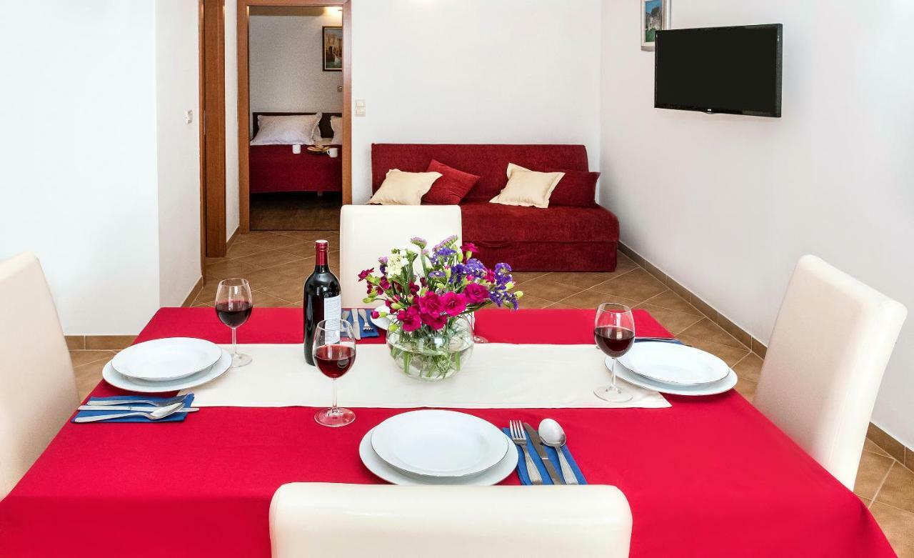 Apartmani Ami Подстрана Екстериор снимка